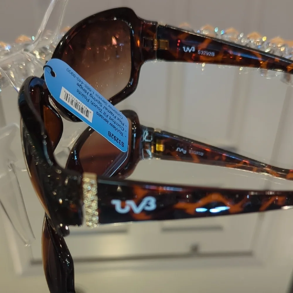UV3 Sunglasses NWT